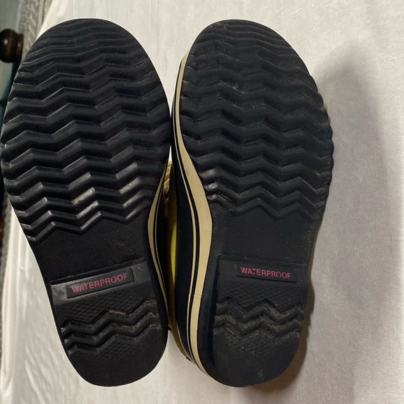 Sorel winter snow boots girl size 2 - Picture 2 of 5